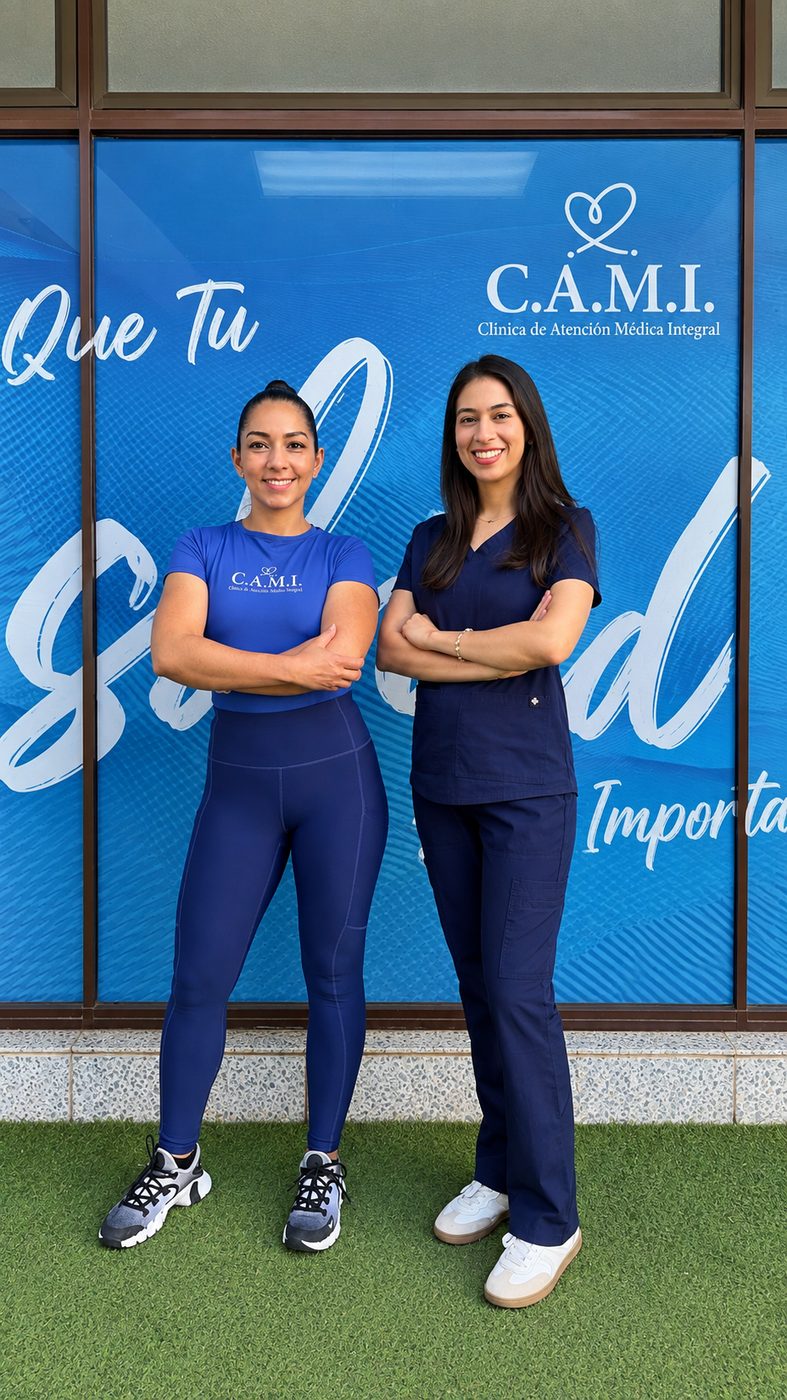 Equipo de CAMI frente a las instalaciones